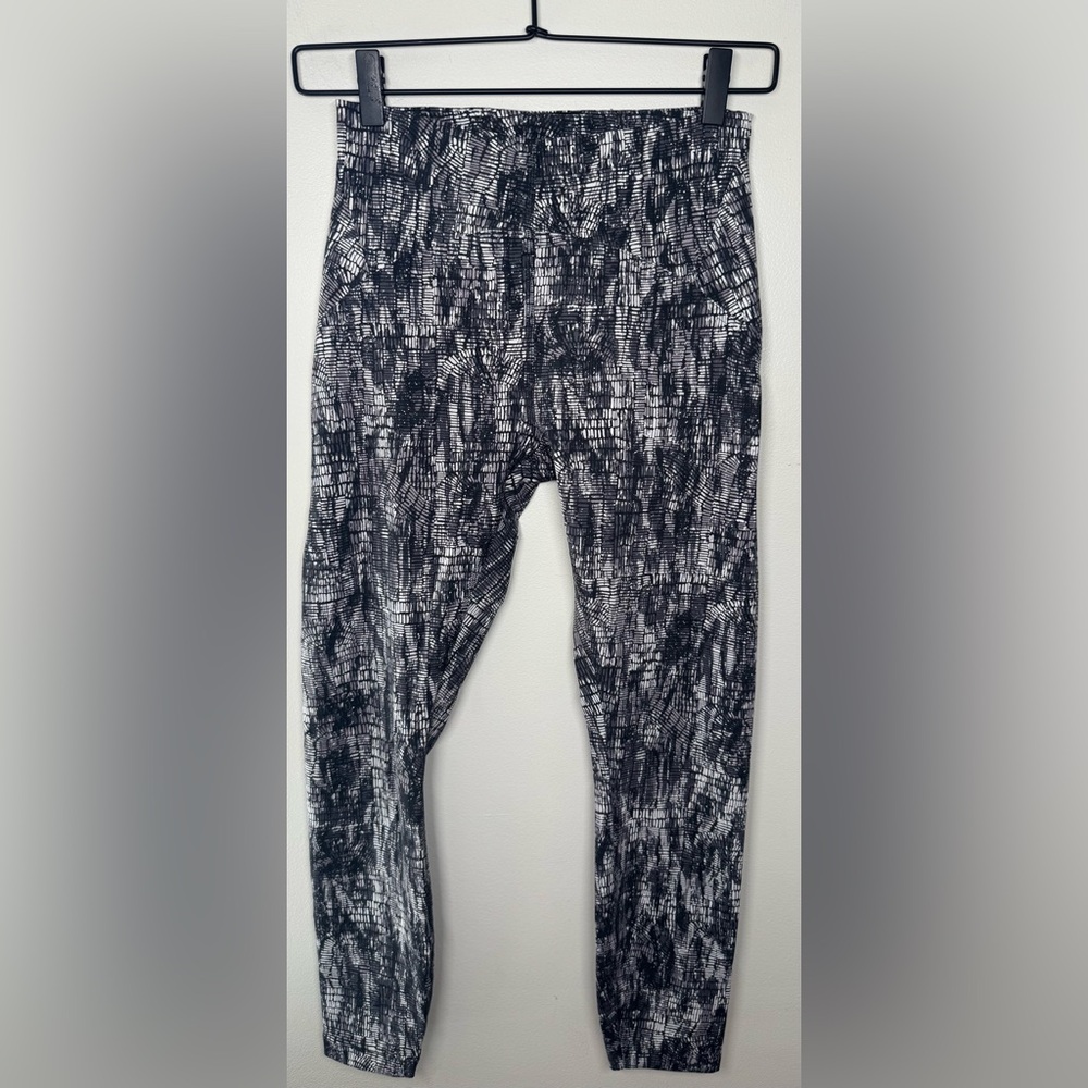 Lululemon Women’s Leggings InStill High Rise25” Lino Slide Alpine White Black